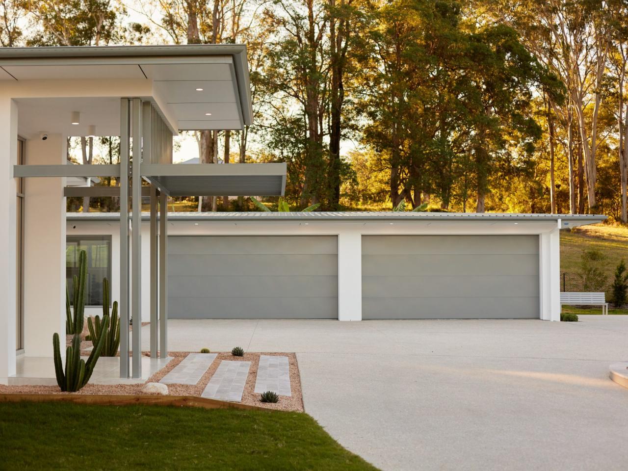 Modern House with Garage: The Perfect Blend of Style and Functionality