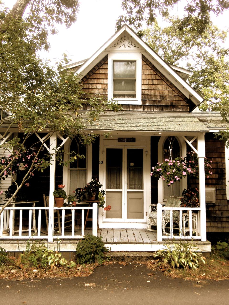 Cute Little Cottage House: A Dream Home for Many