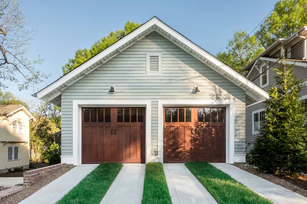 Modern House with Garage: The Perfect Blend of Style and Functionality