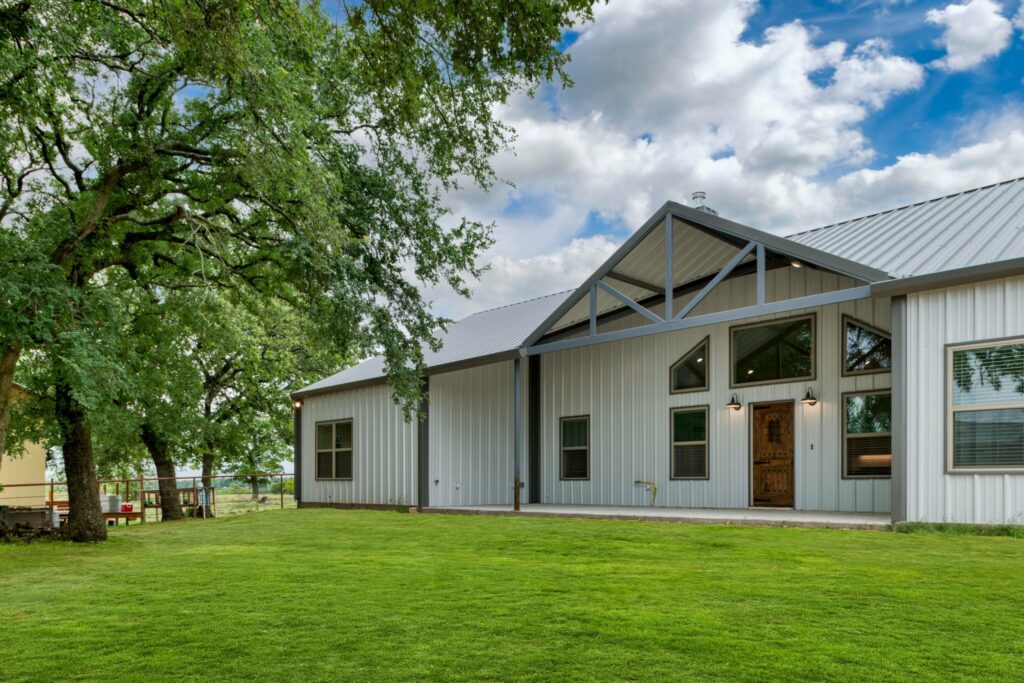 Barndominium Exterior Ideas: Unique Design Concepts to Elevate Your Country Home