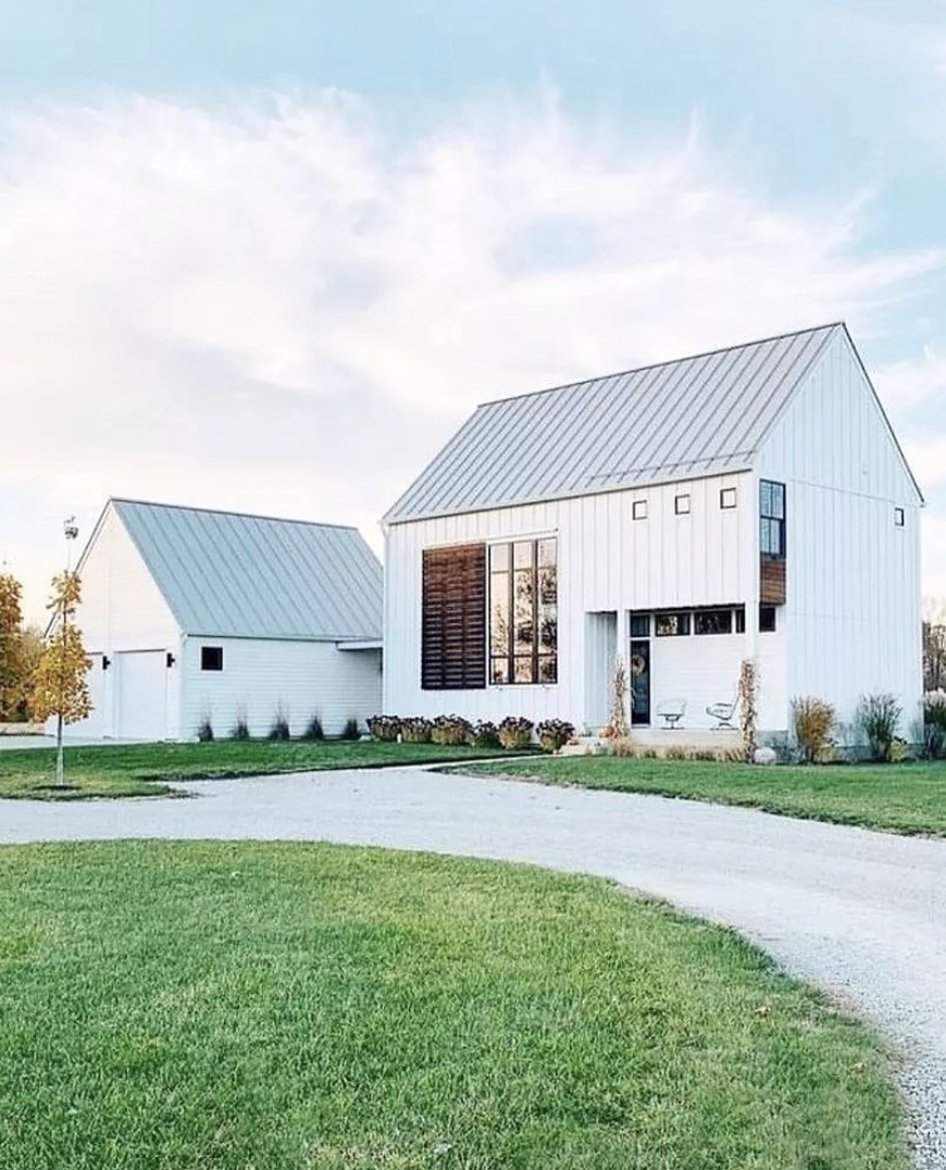 10 Essential Design Elements for a Stunning White Barndominium